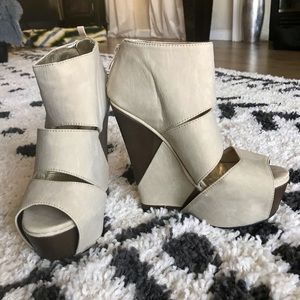 Shoe Dazzle Wedges🤎